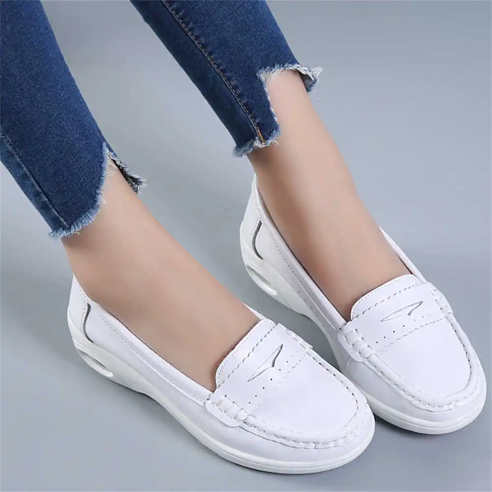 Thick Sole Slipon White Traine - Women Formal Wear Types reseña y precio