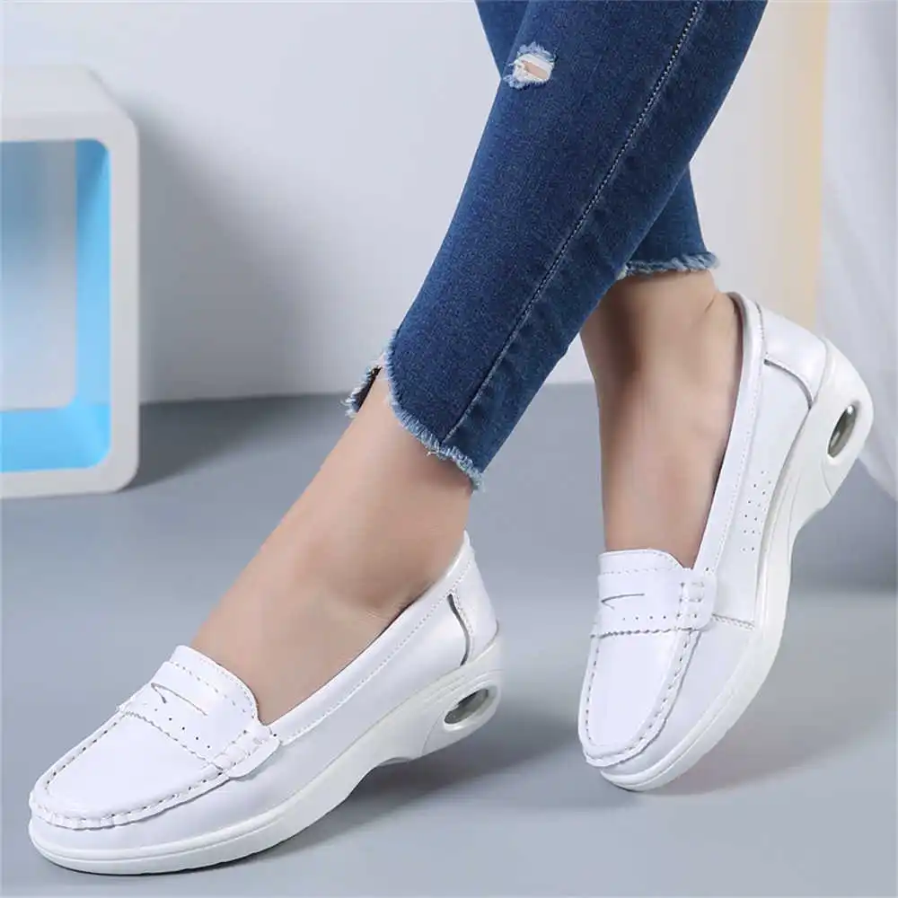 Thick Sole Slipon White Traine - Women Formal Wear Types reseña y precio