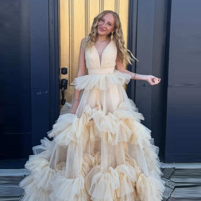 Light Champagne Tulle Ruffles  - Women Formal Wear Photoshoot reseña y precio