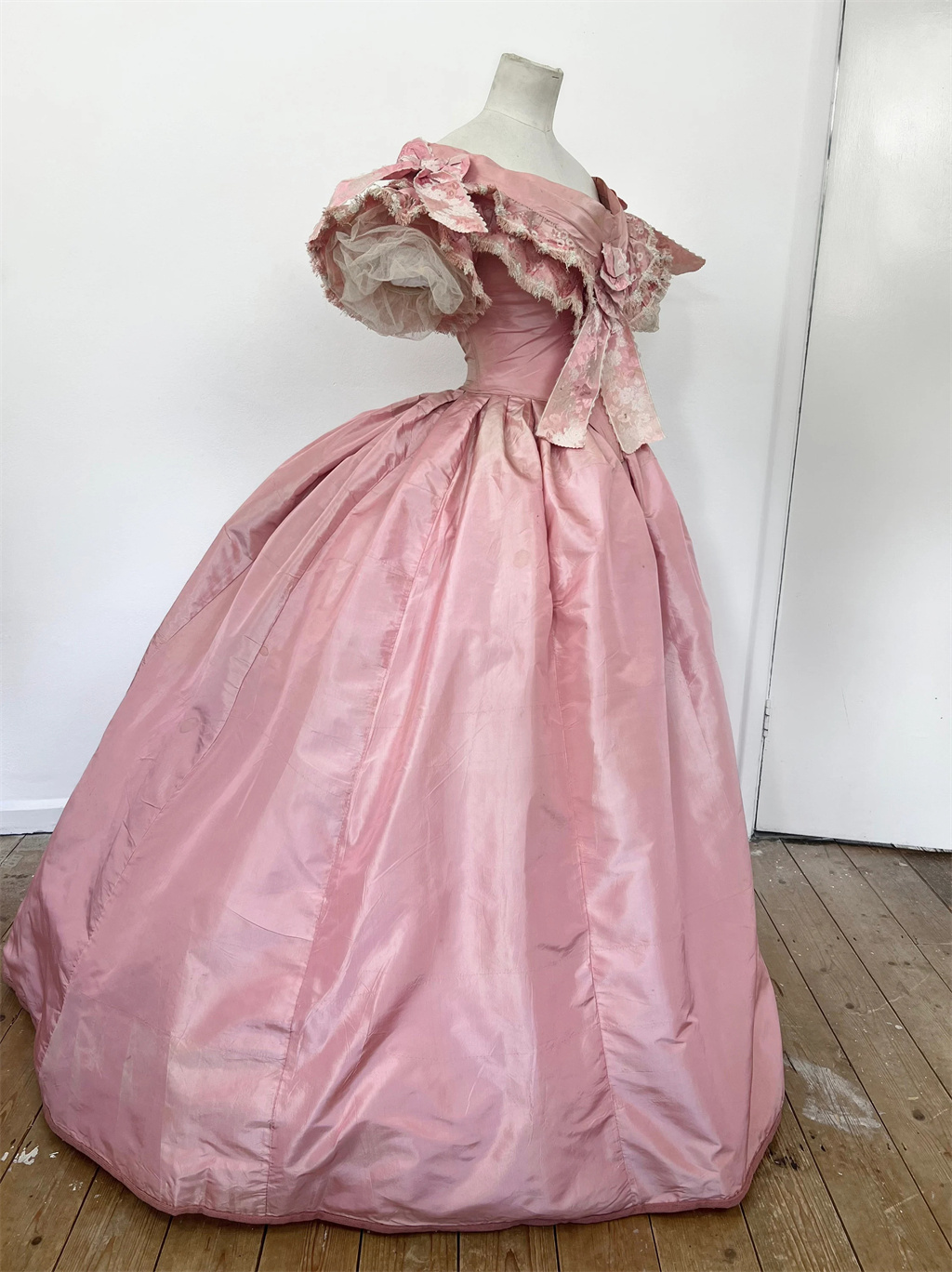 1850s 1860s Victorian Dancing  - Women'S Formal Wear To A Wedding reseña y precio