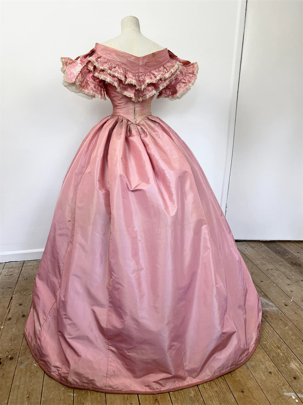 1850s 1860s Victorian Dancing  - Women'S Formal Wear To A Wedding reseña y precio